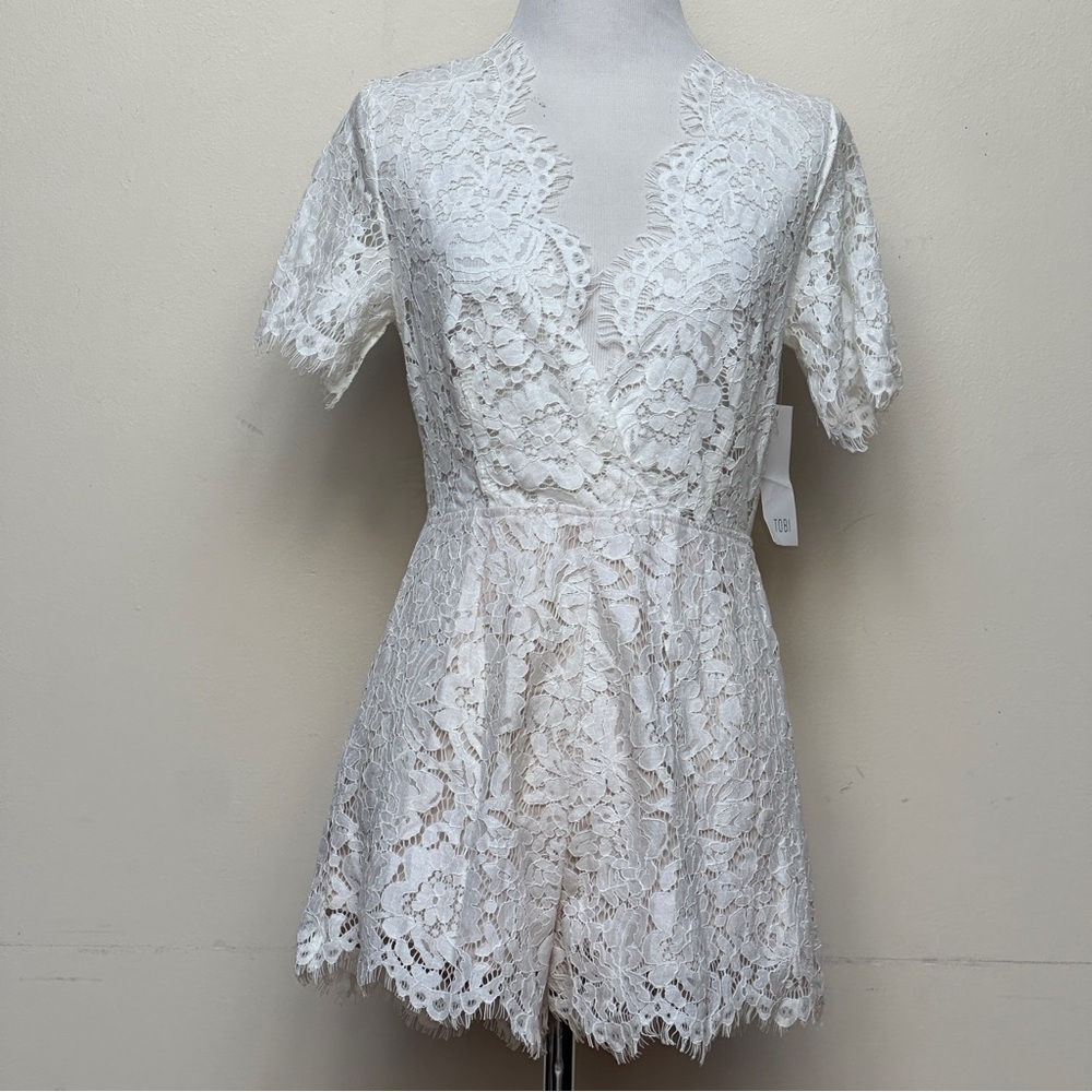 Tobi Lace Short Sleeve Deep V Romper White Size Small NWT - Picture 2 of 11